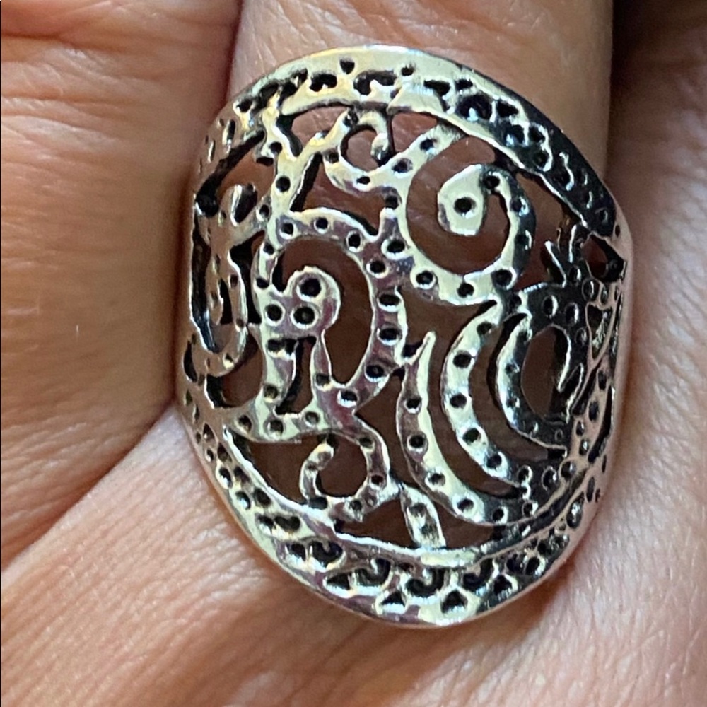 BN STERLING SILVER WOMENS RING - Picture 2 of 3